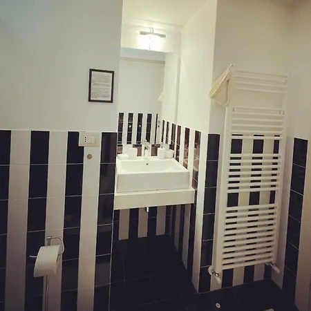 211 Underground Guest house 3*